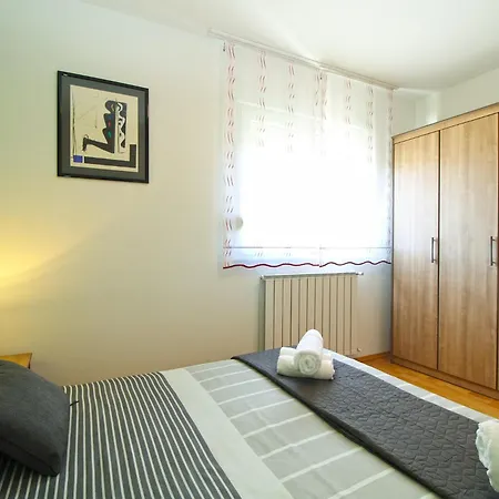 Suzana 2384 Apartment *